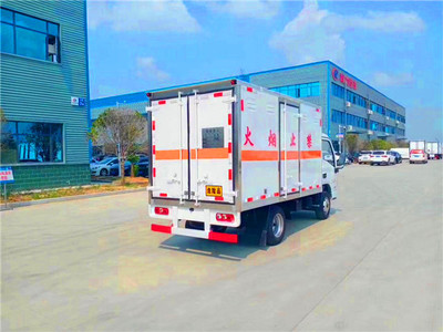 危化品運(yùn)輸車選購指南 從丁烷運(yùn)輸車到新款車型全解析