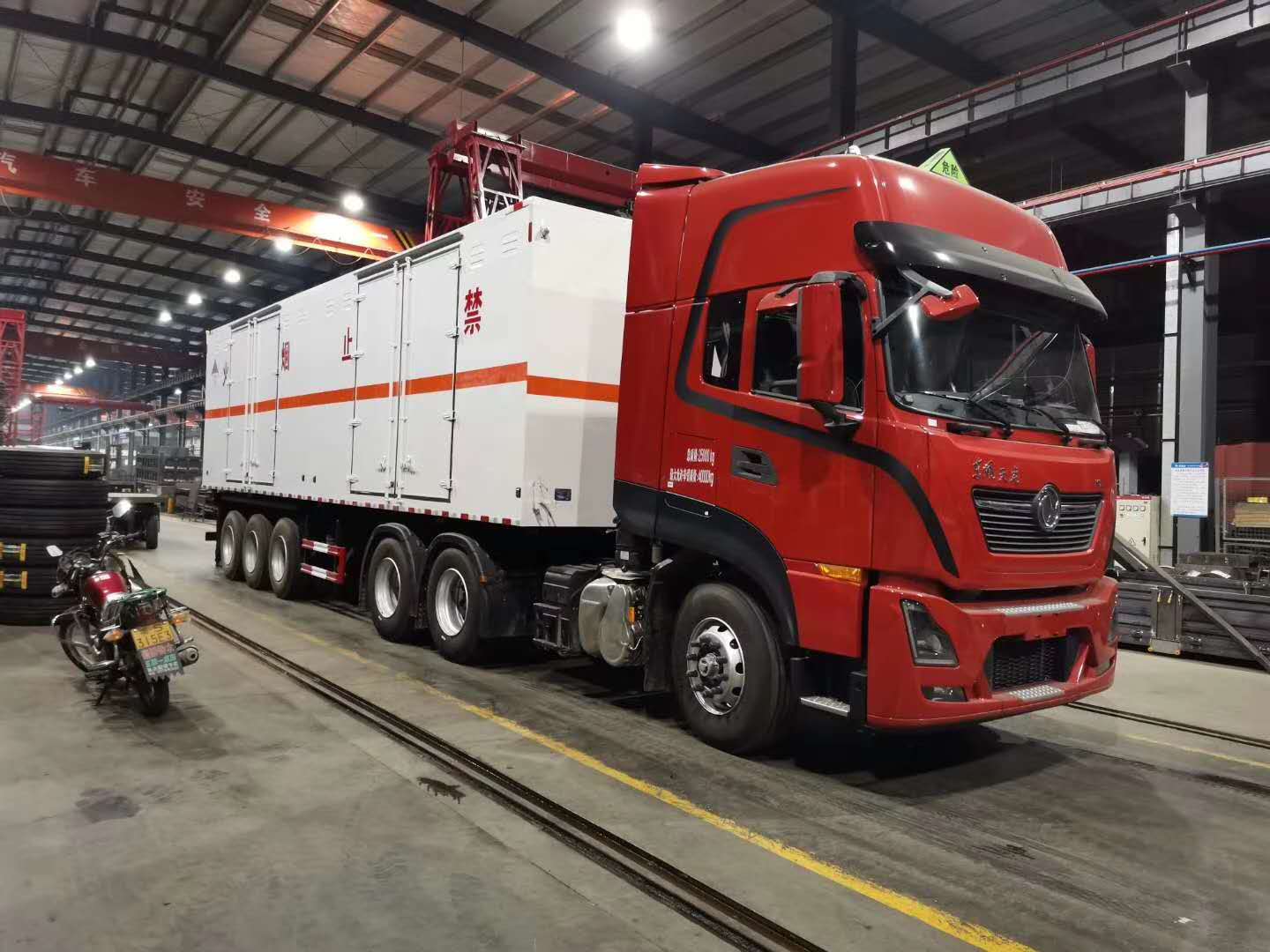 13米半掛式廢機(jī)油廂式危化車 安全合規(guī)運(yùn)輸九類危險(xiǎn)品的專業(yè)解決方案